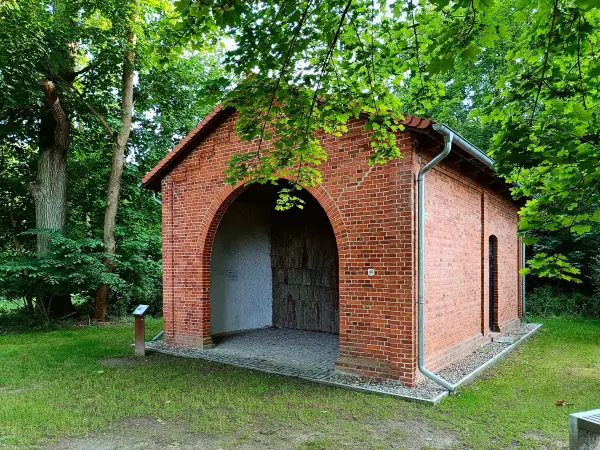 202506030-29 - Borkenhaus an der Schlosskoppel in Neustrelitz, Mecklenburgische Seenplatte, Mecklenburg-Vorpommern, Deutschland