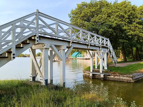 202506030-33 - Brücke am Zierker See in Neustrelitz, Mecklenburgische Seenplatte, Mecklenburg-Vorpommern, Deutschland