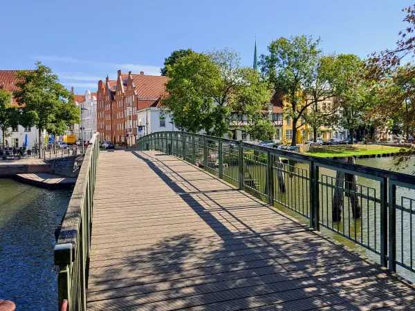 202309210-05 - Brücke über die Obertrave in Lübeck, Lübecker Bucht, Schleswig-Holstein, Deutschland