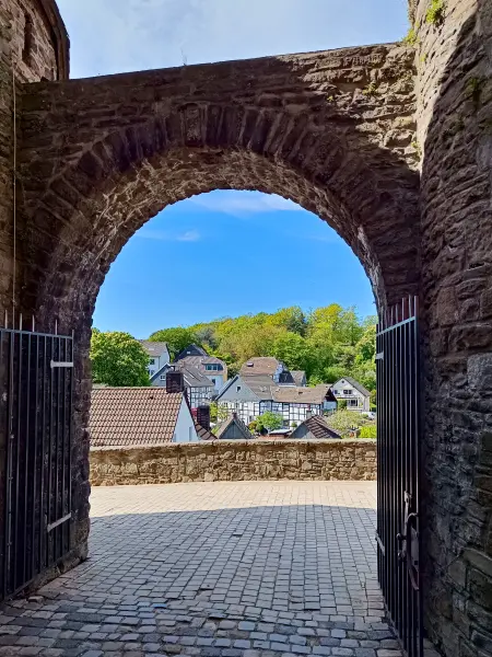 202604260-26 - Burg Blankenstein, Ruhrgebiet, Nordrhein-Westfalen, Deutschland