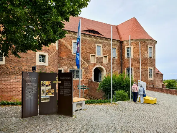 202308050-35 - Burg Eisenhardt in Bad Belzig, Fläming, Brandenburg, Deutschland