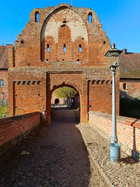202510210-05 - Burg Stargard, Mecklenburgische Seenplatte, Mecklenburg-Vorpommern, Deutschland