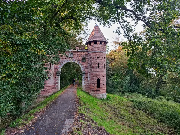 202310110-34 - Burgtor am Sieglitzer Berg bei Vockerode, Anhalt-Dessau-Wittenberg, Sachen-Anhalt, Deutschland