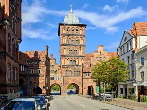 202309210-21 - Burgtor in Lübeck, Lübecker Bucht, Schleswig-Holstein, Deutschland