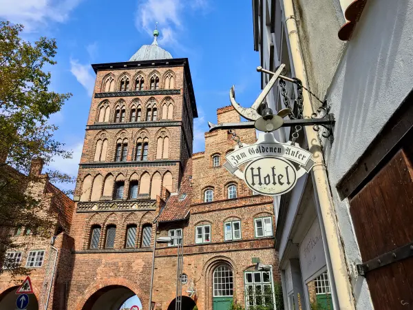 202309210-22 - Burgtor in Lübeck, Lübecker Bucht, Schleswig-Holstein, Deutschland