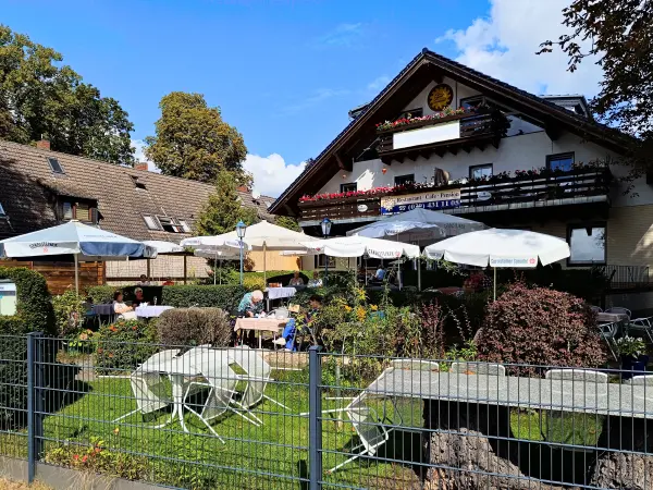 202508300-20 - Café »Zur Sonne« an der Oberhavel in Konradshöhe, Berlin, Deutschland