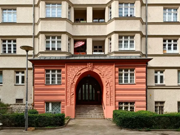202404090-30 - Ceciliengärten in Friedenau, Berlin, Deutschland