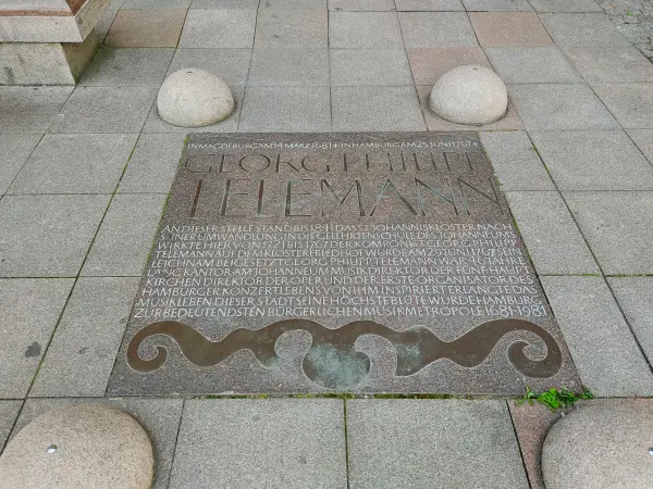 202309220-37 - Denkmal für Georg Philipp Telemann in der Altstadt, Hamburg, Deutschland