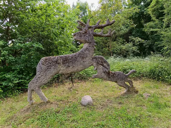 202505310-16 - »Die Jagd« auf dem Kunstwanderweg, Fläming, Brandenburg, Deutschland