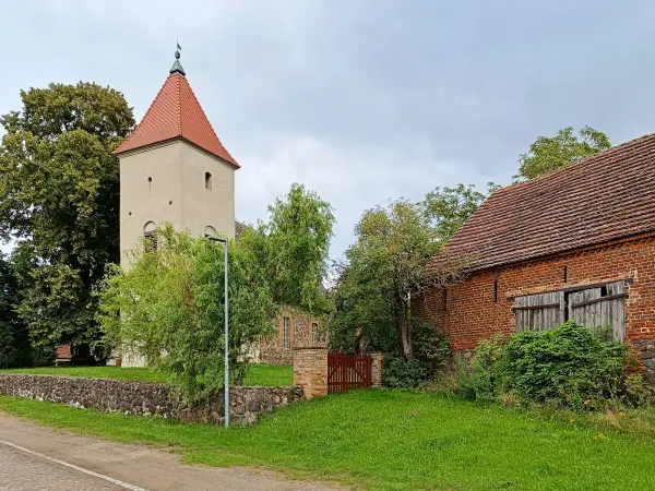 202508020-03 - Dorfkirche in Dahmsdorf, Märkische Schweiz, Seenland Oder-Spree, Brandenburg, Deutschland