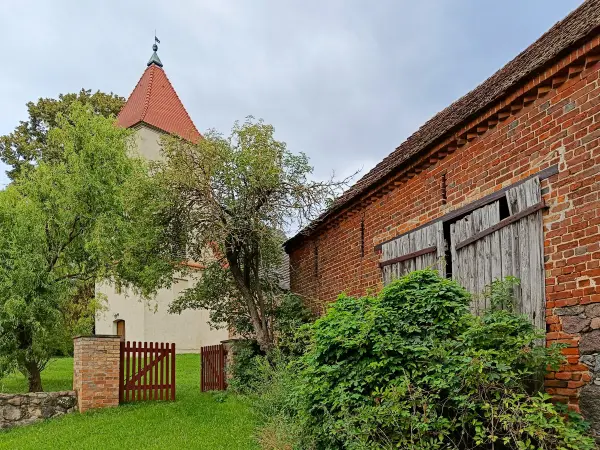 202508020-04 - Dorfkirche in Dahmsdorf, Märkische Schweiz, Seenland Oder-Spree, Brandenburg, Deutschland