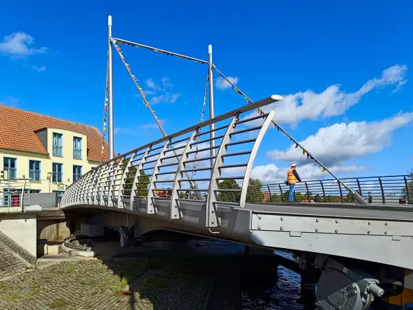 202509120-05 - Drehbrücke in der Inselstadt Malchow, Mecklenburgische Seenplatte, Mecklenburg-Vorpommern, Deutschland