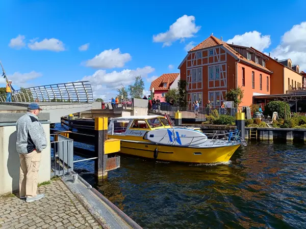 202509120-08 - Drehbrücke in der Inselstadt Malchow, Mecklenburgische Seenplatte, Mecklenburg-Vorpommern, Deutschland