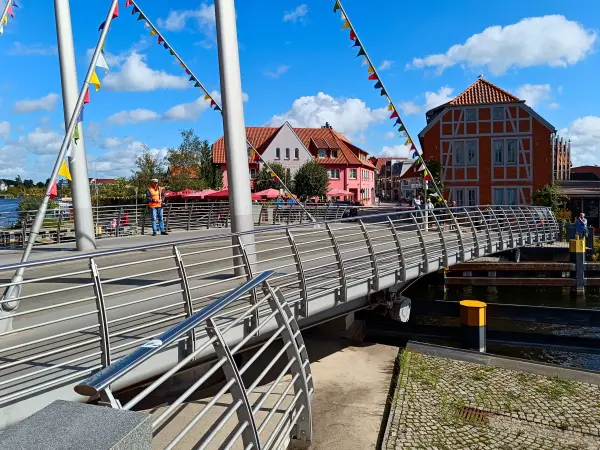 202509120-11 - Drehbrücke in der Inselstadt Malchow, Mecklenburgische Seenplatte, Mecklenburg-Vorpommern, Deutschland