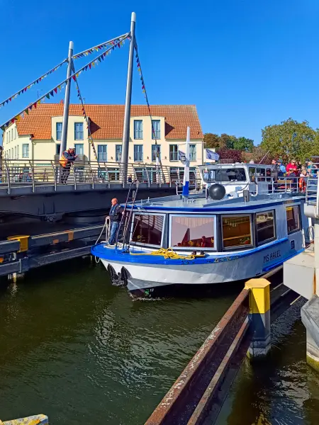 202509300-02 - Drehbrücke in der Inselstadt Malchow, Mecklenburgische Seenplatte, Mecklenburg-Vorpommern, Deutschland