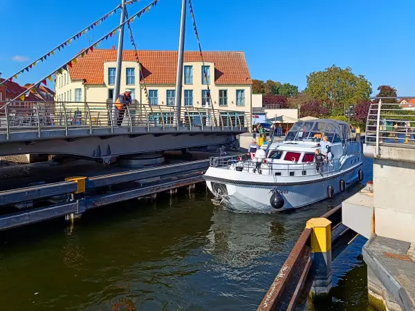 202509300-03 - Drehbrücke in der Inselstadt Malchow, Mecklenburgische Seenplatte, Mecklenburg-Vorpommern, Deutschland