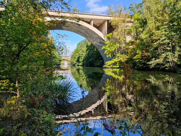 202210040-29 - Echobrücke und Oker in Braunschweig, Niedersachsen, Deutschland