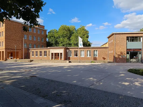 202608110-05 - Ehemalige Gewerkschaftshochschule bei Bernau, Barnimer Land, Brandenburg, Deutschland