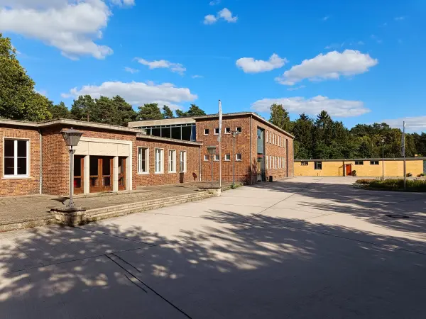 202608110-06 - Ehemalige Gewerkschaftshochschule bei Bernau, Barnimer Land, Brandenburg, Deutschland