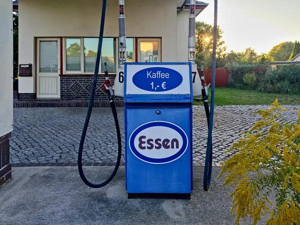 202309040-42 - Ehemalige Tankstelle in Gransee, Ruppiner Seenland, Brandenburg, Deutschland