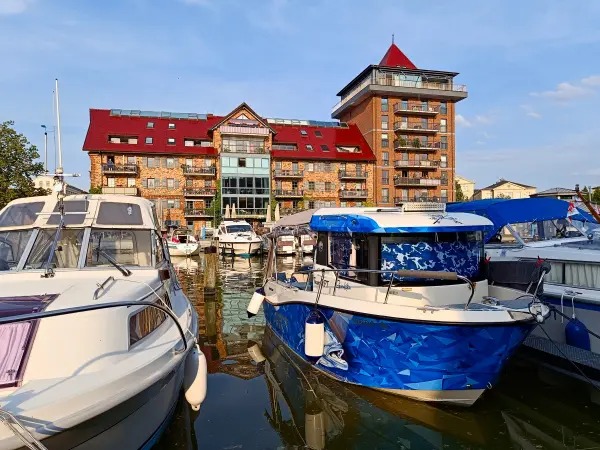 202506030-40 - Ehemaliges Kornspeicher am Stadthafen Neustrelitz, Mecklenburgische Seenplatte, Mecklenburg-Vorpommern, Deutschland
