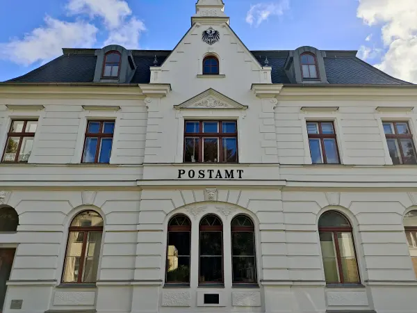 202310160-04 - Ehemaliges Postamt von Putbus, Rügen, Mecklenburg-Vorpommern, Deutschland