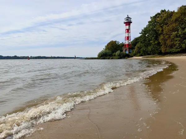 202309250-31 - Elbe am Leuchtfeuer Wittenbergen, Hamburg, Deutschland