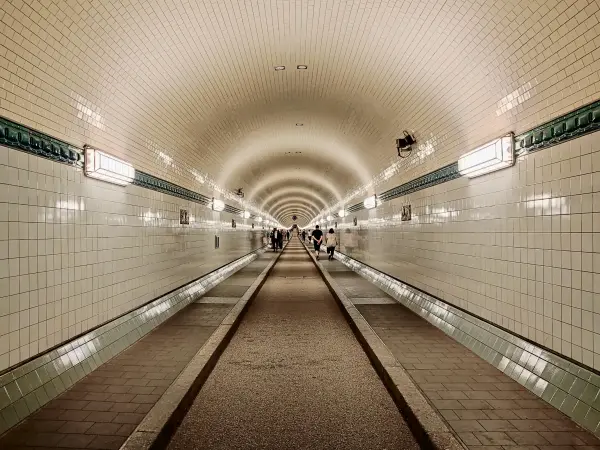 202308231-02 - Elbtunnel in St. Pauli, Hamburg, Deutschland