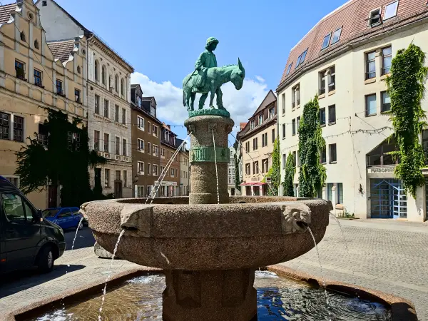 202308090-18 - Eselbrunnen am Alten Markt in Halle, Sachsen-Anhalt, Deutschland