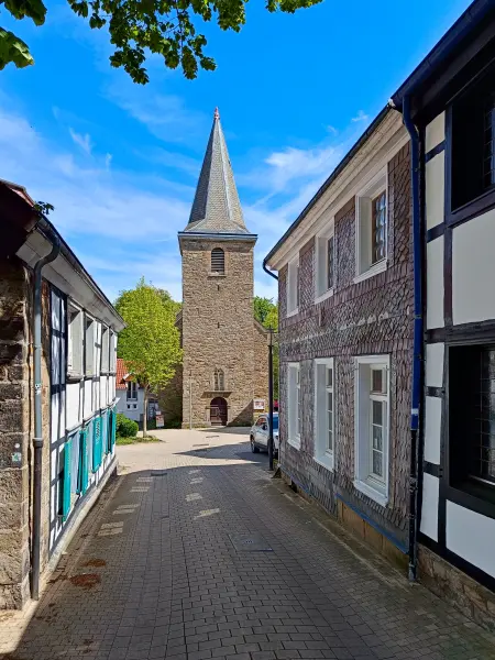 202604260-23 - Evangelische Kirche in Blankenstein, Ruhrgebiet, Nordrhein-Westfalen, Deutschland