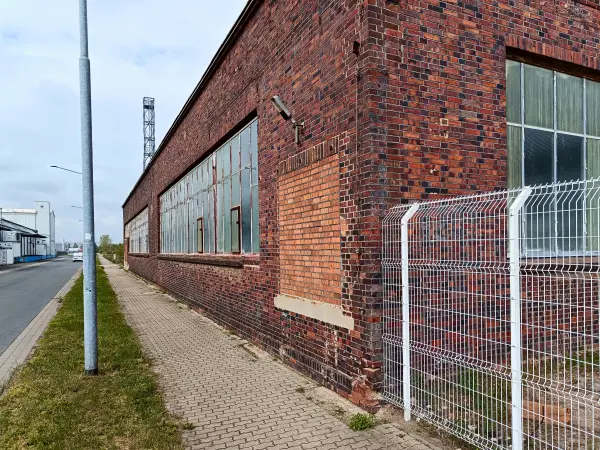 202404240-10 - Fabrikgebäude in Wolfen, Anhalt-Dessau-Wittenberg, Sachsen-Anhalt, Deutschland