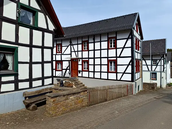 202604270-01 - Fachwerkhäuser in Nettersheim, Eifel, Nordrhein-Westfalen, Deutschland