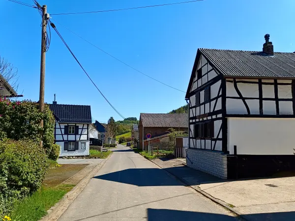 202604220-14 - Fachwerkhäuser in Urfey, Eifel, Nordrhein-Westfalen, Deutschland