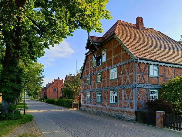 202605270-01 - Fachwerkhaus in Dobbertin, Mecklenburgische Seenplatte, Mecklenburg-Vorpommern, Deutschland