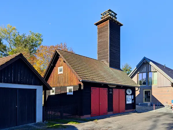 202311040-14 - Feuerwehrhaus in Lehde, Spreewald, Brandenburg, Deutschland