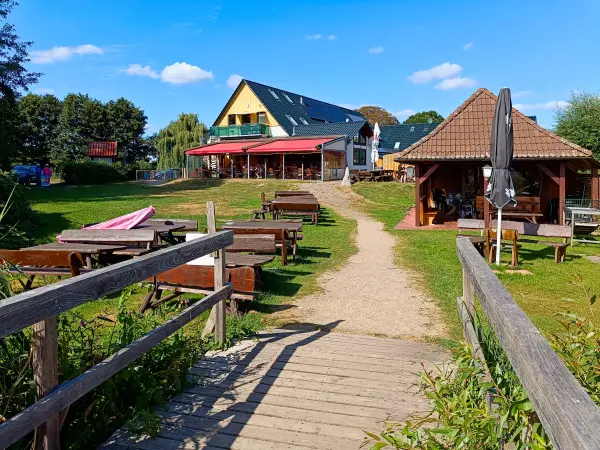 202508260-38 - Fischrestaurant in Wendorf bei Alt Schwerin, Mecklenburgische Seenplatte, Mecklenburg-Vorpommern, Deutschland