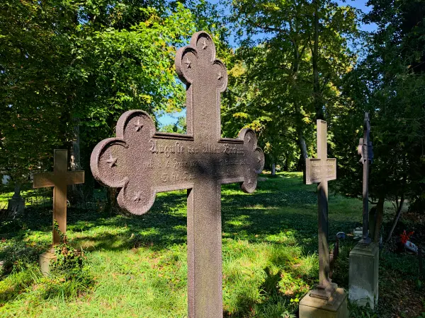 202309040-07 - Friedhof im Kloster Lindow, Ruppiner Seenland, Brandenburg, Deutschland