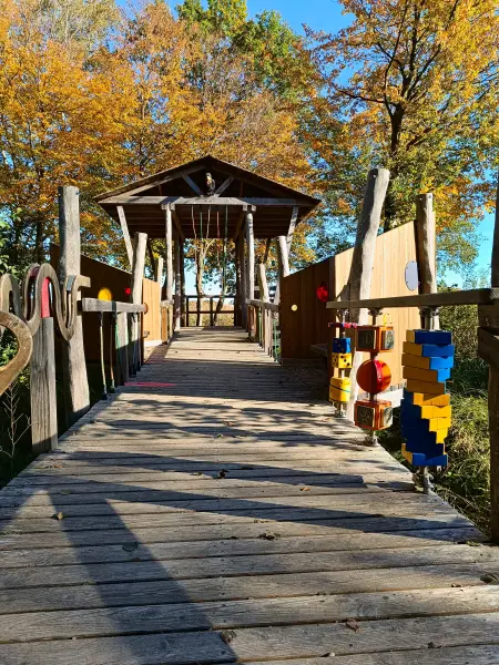202510130-28 - Fritz-Reuter-Blick im Kurwald bei Krakow am See, Mecklenburgische Seenplatte, Mecklenburg-Vorpommern, Deutschland