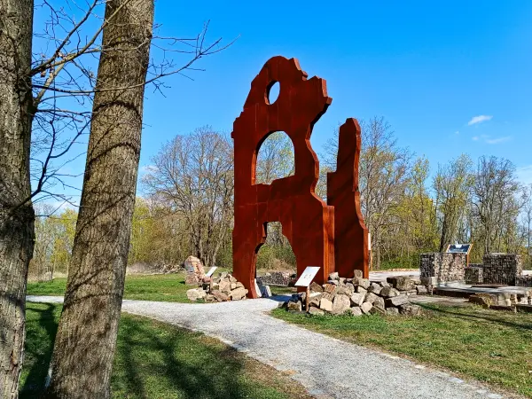 202604150-23 - Gedenkstätte Schloss Klessin in Klessin, Seenland Oder-Spree, Brandenburg, Deutschland