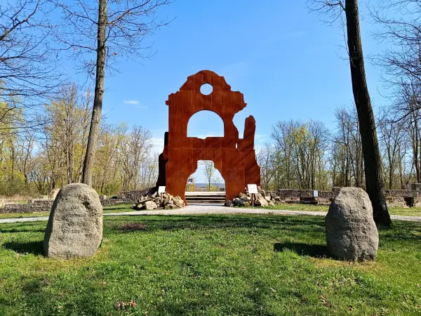 202604150-24 - Gedenkstätte Schloss Klessin in Klessin, Seenland Oder-Spree, Brandenburg, Deutschland