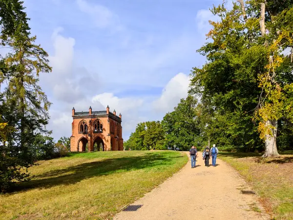 202310140-29 - Gerichtslaube im Park Babelsberg, Potsdam, Brandenburg, Deutschland