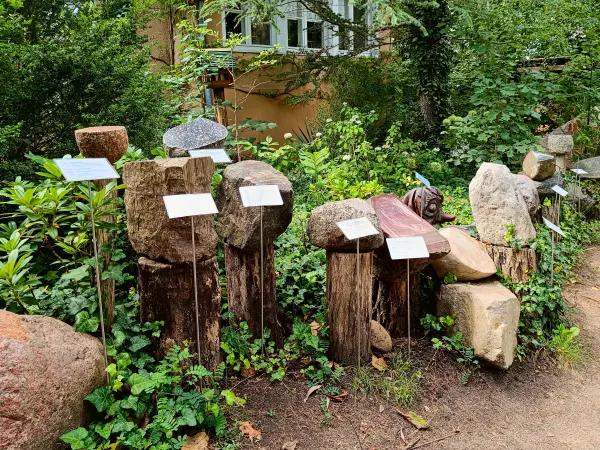 202508020-23 - Gesteinssammlung in Waldsieversdorf, Märkische Schweiz, Seenland Oder-Spree, Brandenburg, Deutschland