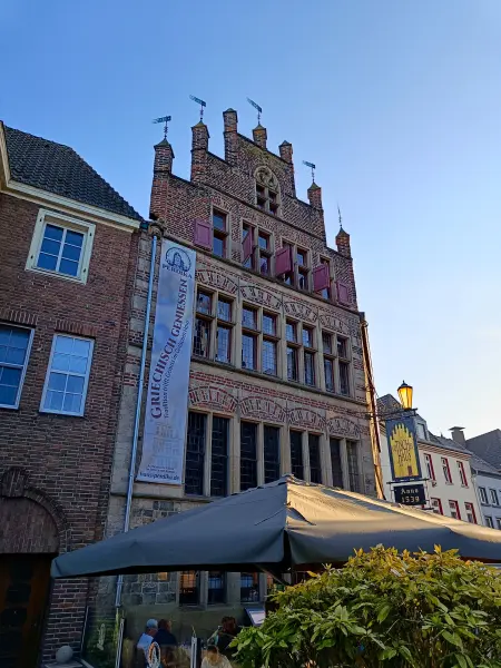 202604250-41 - Gotisches Haus in Xanten, Niederrhein, Nordrhein-Westfalen, Deutschland