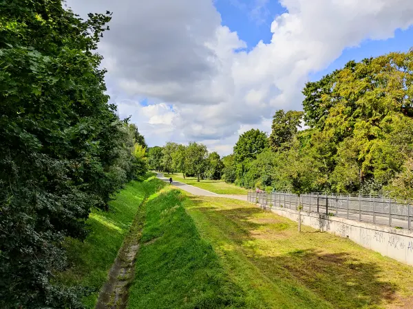 202309020-05 - Grünzug Bullengraben in Spandau, Berlin, Deutschland