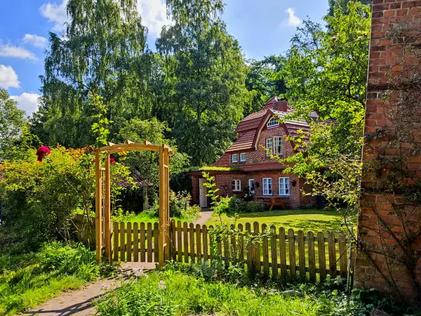 202308230-15 - Gut Wulfsdorf bei Ahrensburg, Schleswig-Holstein, Deutschland