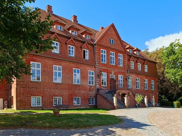202508260-07 - Gutshaus in Alt Schwerin, Mecklenburgische Seenplatte, Mecklenburg-Vorpommern, Deutschland