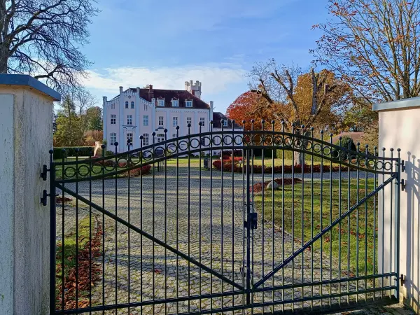202511050-23 - Gutshaus in Groß Labenz, Mecklenburgische Seenplatte, Mecklenburg-Vorpommern, Deutschland