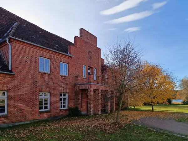 202511050-13 - Gutshaus in Klein Labenz, Mecklenburgische Seenplatte, Mecklenburg-Vorpommern, Deutschland