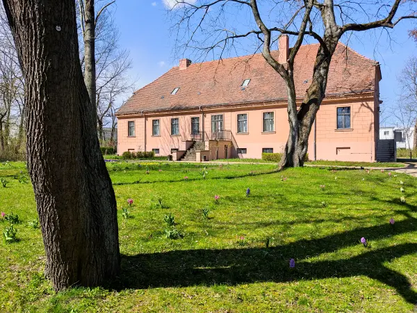 202304120-27 - Gutshaus in Mahlsdorf, Berlin, Deutschland