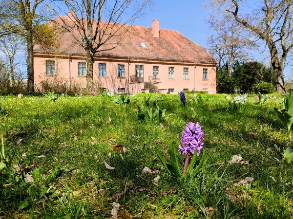 202304120-28 - Gutshaus in Mahlsdorf, Berlin, Deutschland